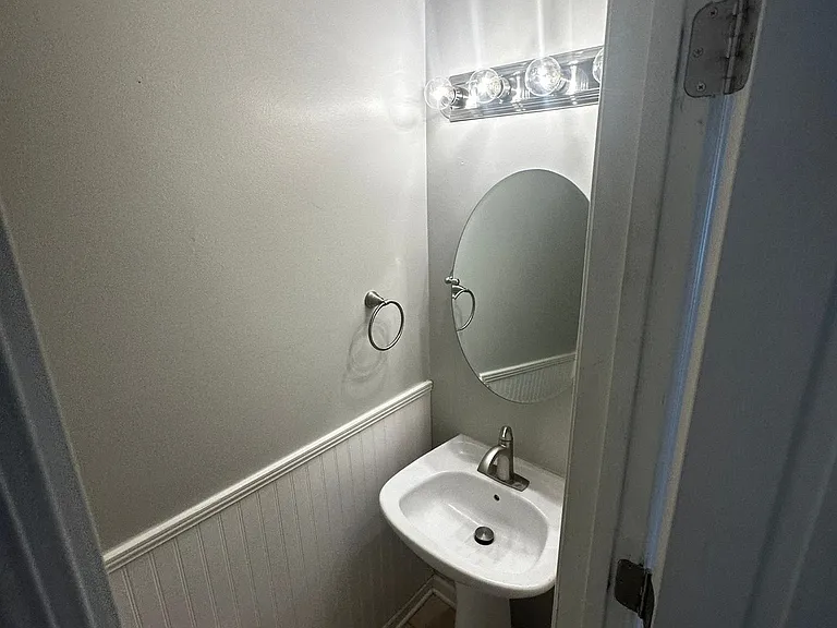 Center Town Condominiums — Photo 20