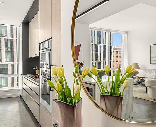 5th image of 111 Murray St #10A