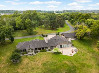 19 Point Rd, Bayport, MN 55003