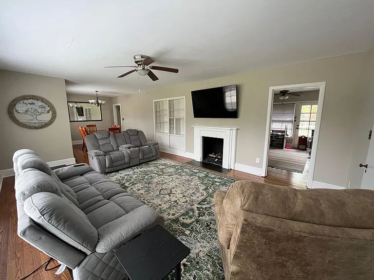 2107 Richardson Dr — Photo 8