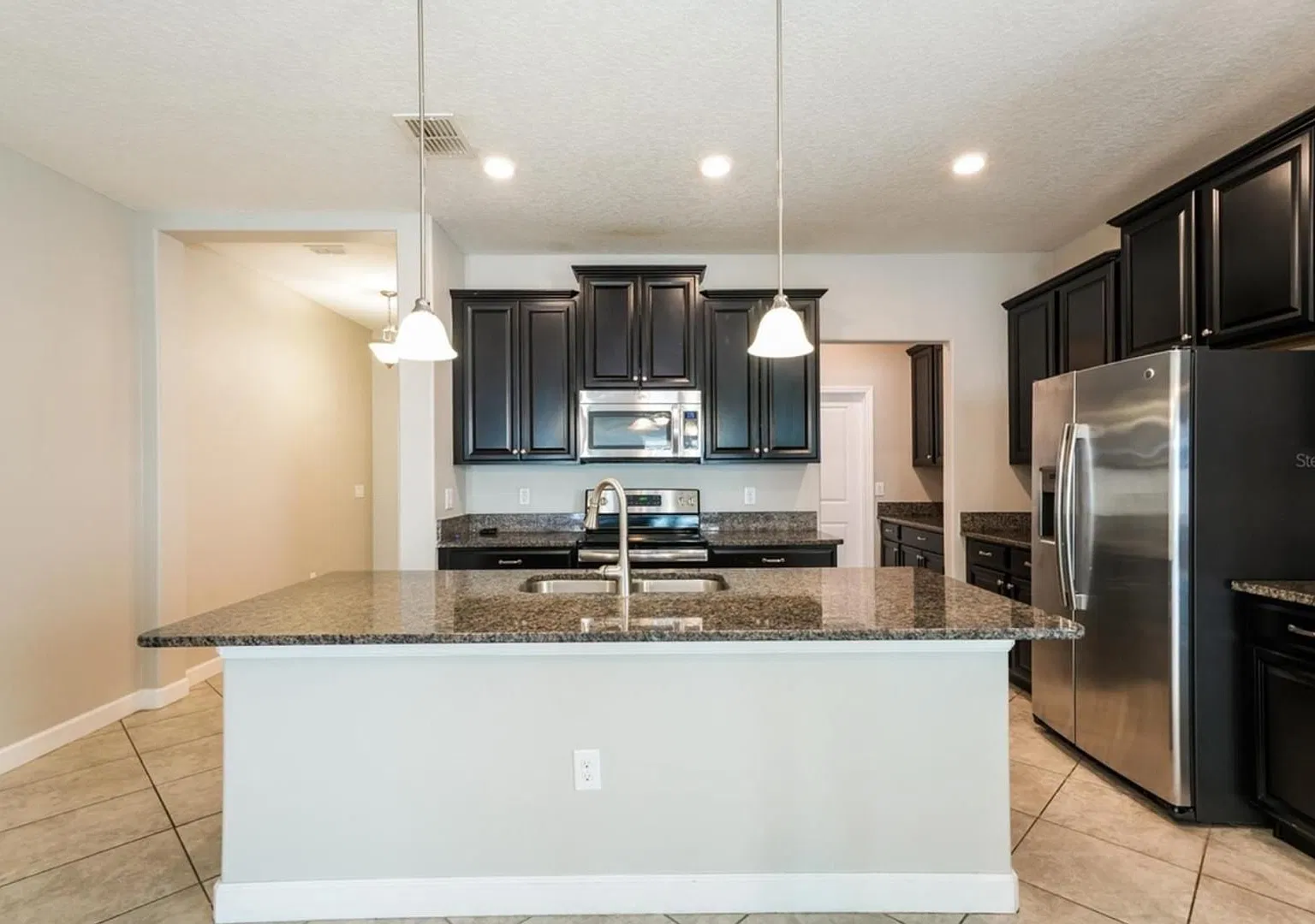 Beautiful 4 Bedroom - Amazing Floorplan! — Photo 3