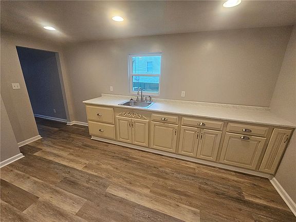 5th image of 17 Hemlock St