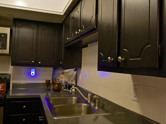 3rd image of 184 Old Park Ave APT 6