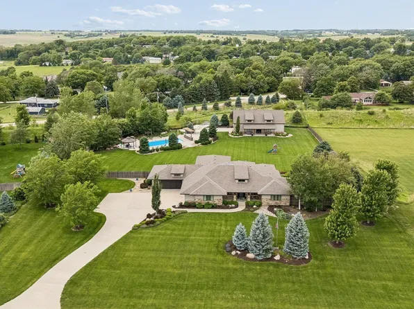 18424 Thayer St, Bennington, NE 68007