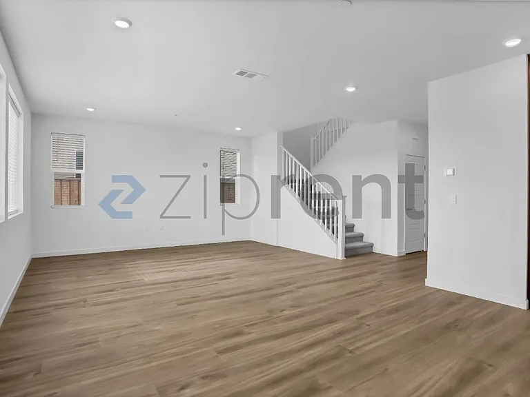 121 Dogwood Ct — Photo 15