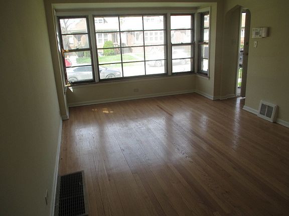 3rd image of 7547 S Hermitage Ave