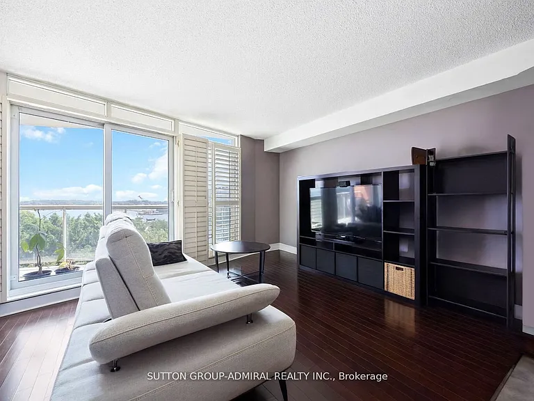 550 Queens Quay W #726 — Photo 2