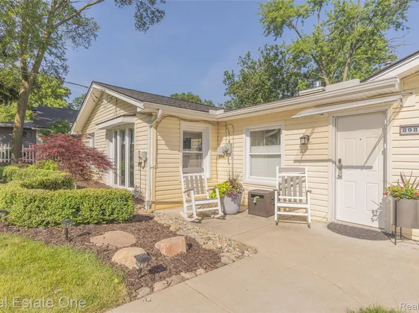 8986 Rushside Dr, Pinckney, MI 48169