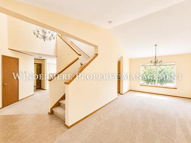 3005 NE Yale Way — Photo 4