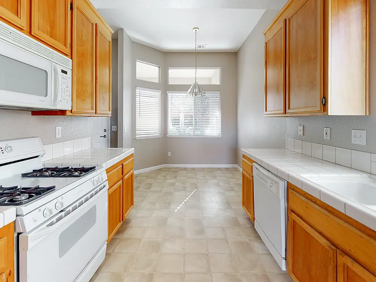 606 Canvasback Ct — Photo 2