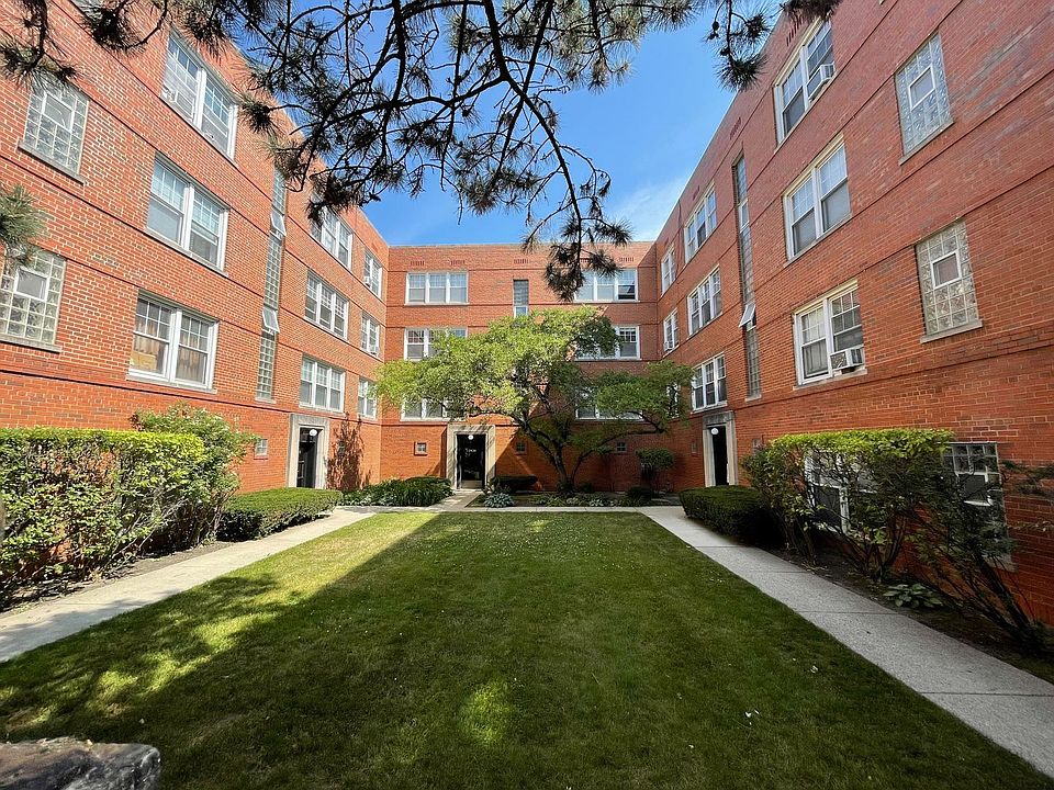 1st image of 2436 W Farragut Ave APT 1B