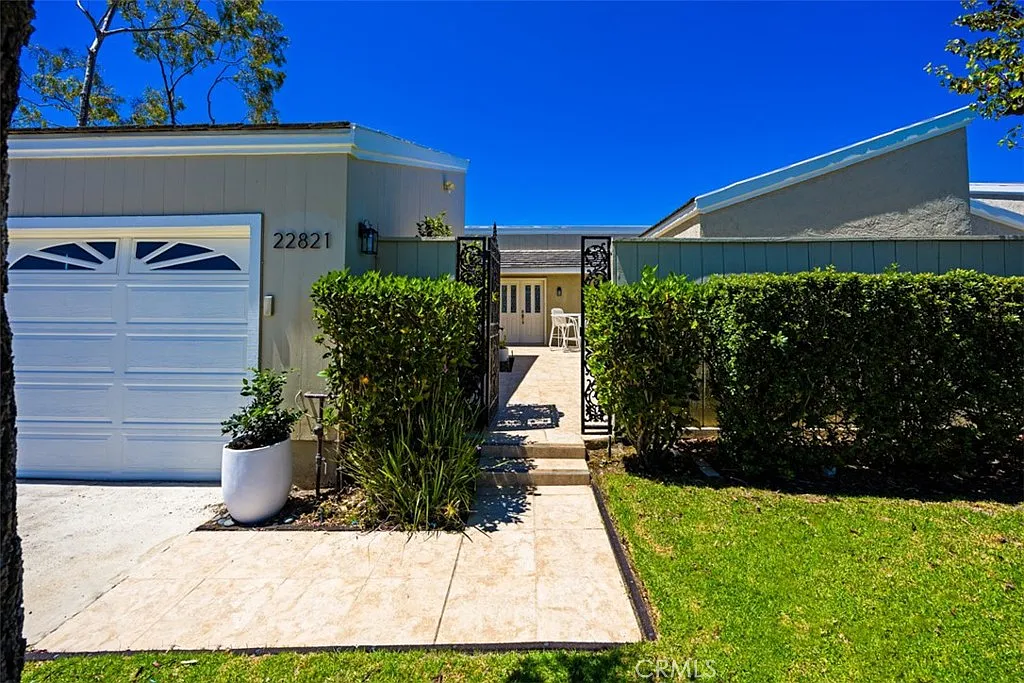 3 bed, 1642 sqft, $6,975 — Photo 4