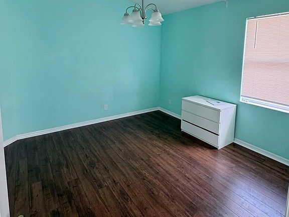 5th image of 13001 Yardsley Ct