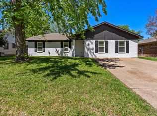 624 Pleasant Manor Ave, Burleson, TX 76028