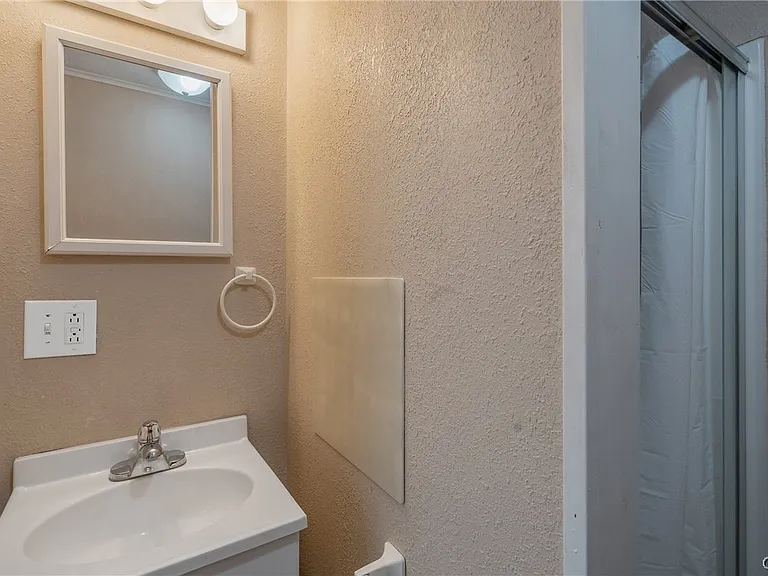 39 John St — Photo 14