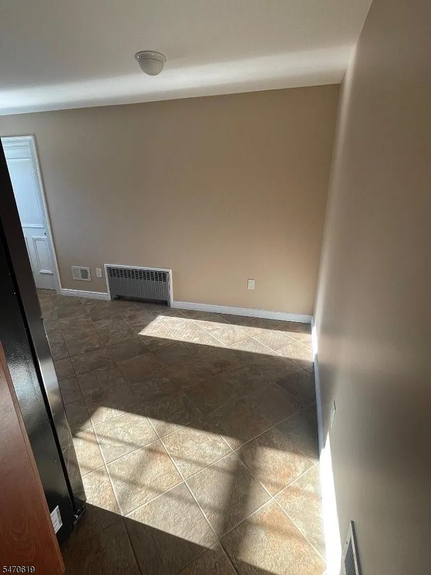 3 bed, 1.0 bath, $2,500 — Photo 4