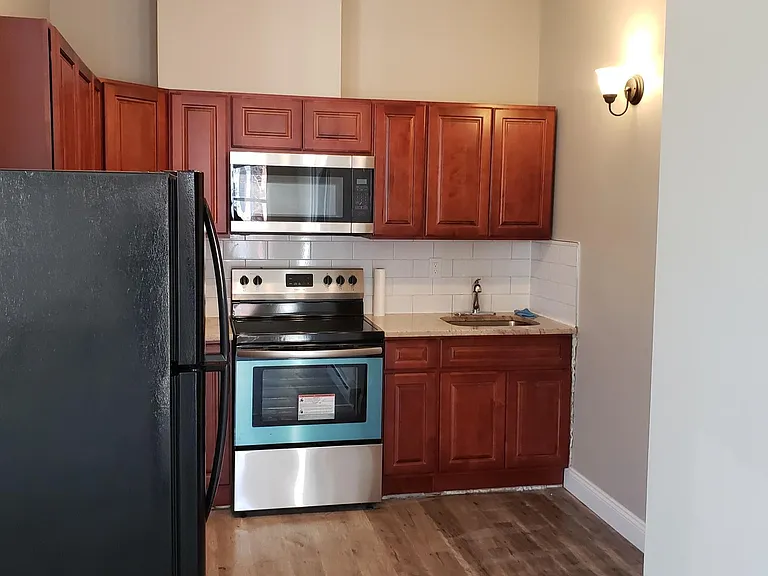 32 King St #14 — Photo 3