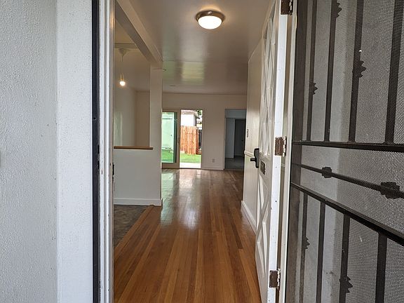 4th image of 18749 Gledhill St