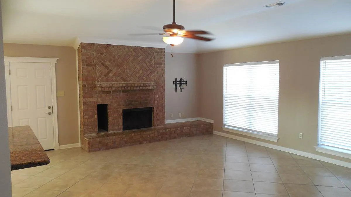 3 bed, 1850 sqft, $1,975 — Photo 4