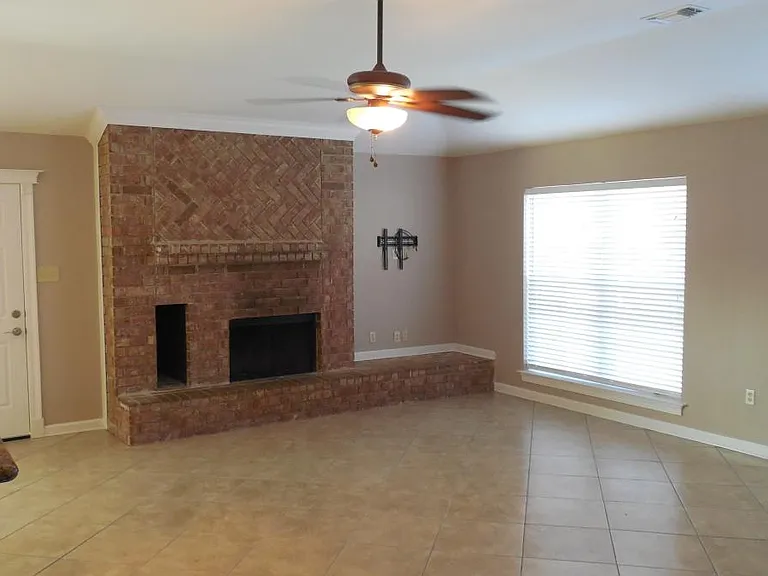 101 Dixie Cir — Photo 3
