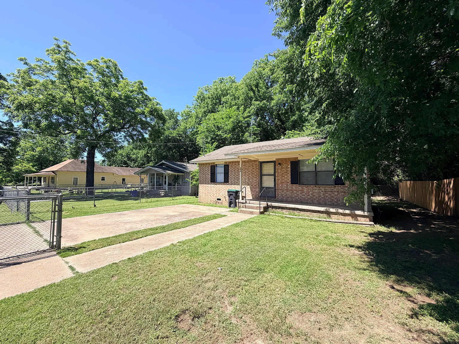 2 bed, 792 sqft, $1,200 — Photo 2