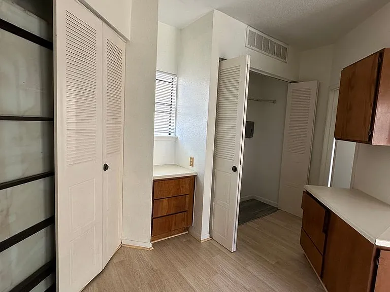 7901 Cambridge St — Photo 26