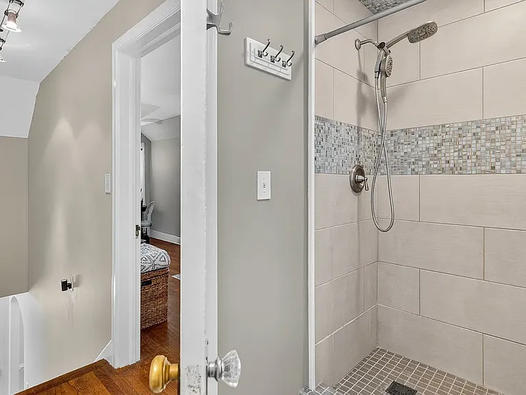 115 Oak Knolls Ave — Photo 16
