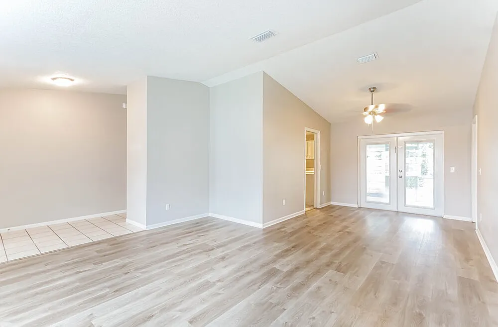 4 bed, 2.0 bath, 2209 sqft, $2,590 — Photo 3