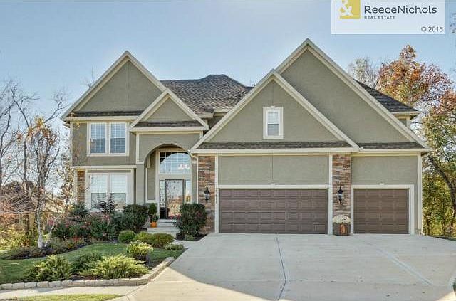 Beautiful home in Forest View!
