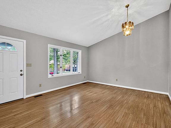 5th image of 920 Wyndham Hills Dr