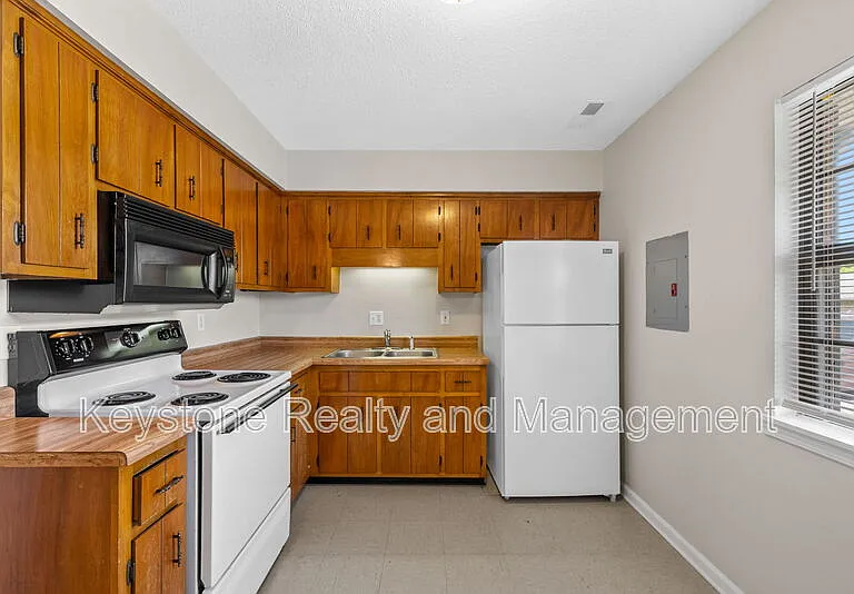 1375 Thompsonville Ln #3 — Photo 7