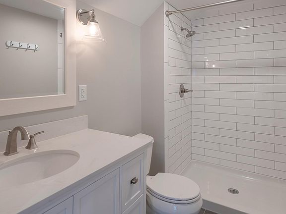 5th image of 823 Crescent St NE #2