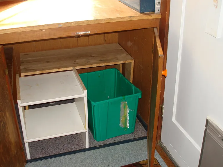 Storage Area under the Counter
in Mud Room. Outside Door with
Doggie Door to the Right