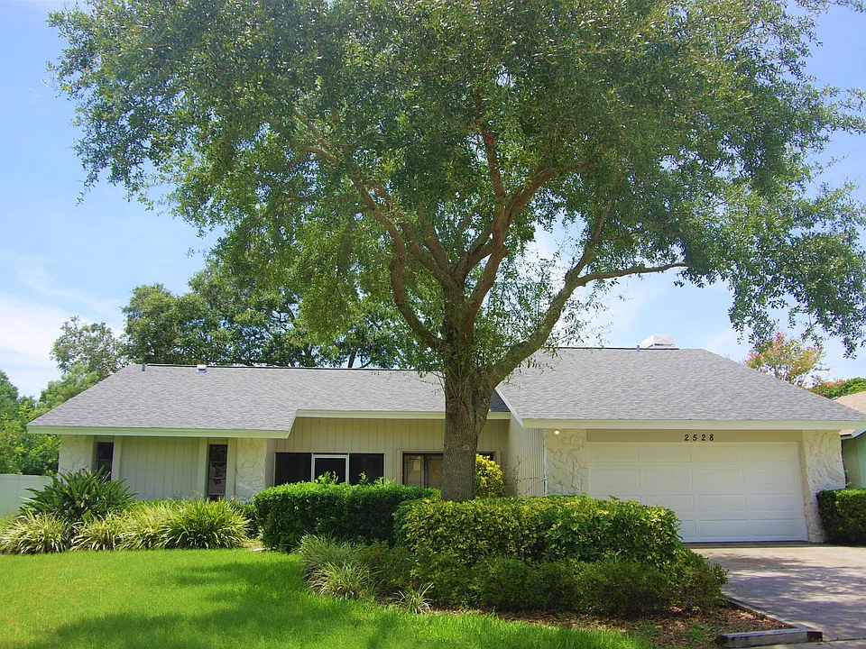 2528 Tradewinds Trl