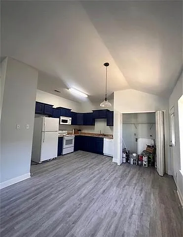 2 bed, 1.0 bath, 946 sqft, $1,450 — Photo 3