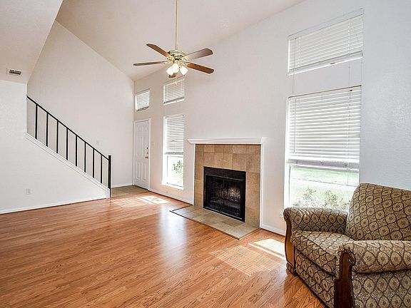 2nd image of 3007 Creekview Dr