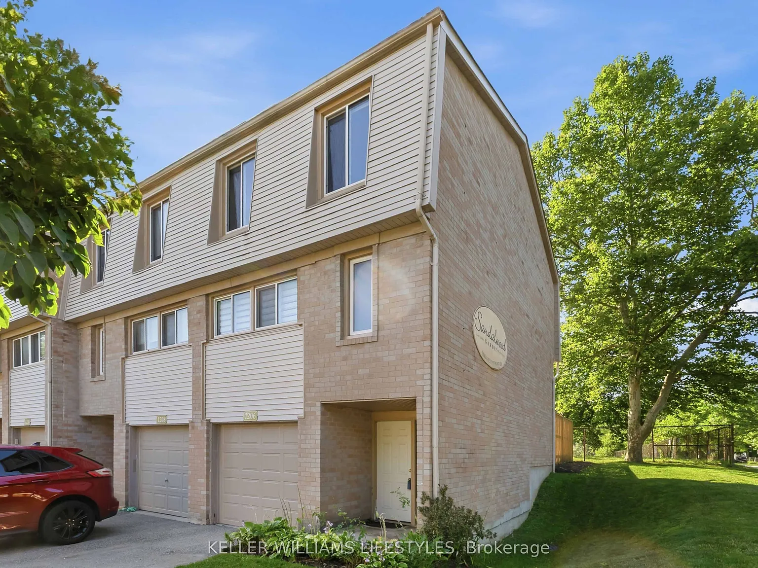 3 bed, $2,300 — Photo 4