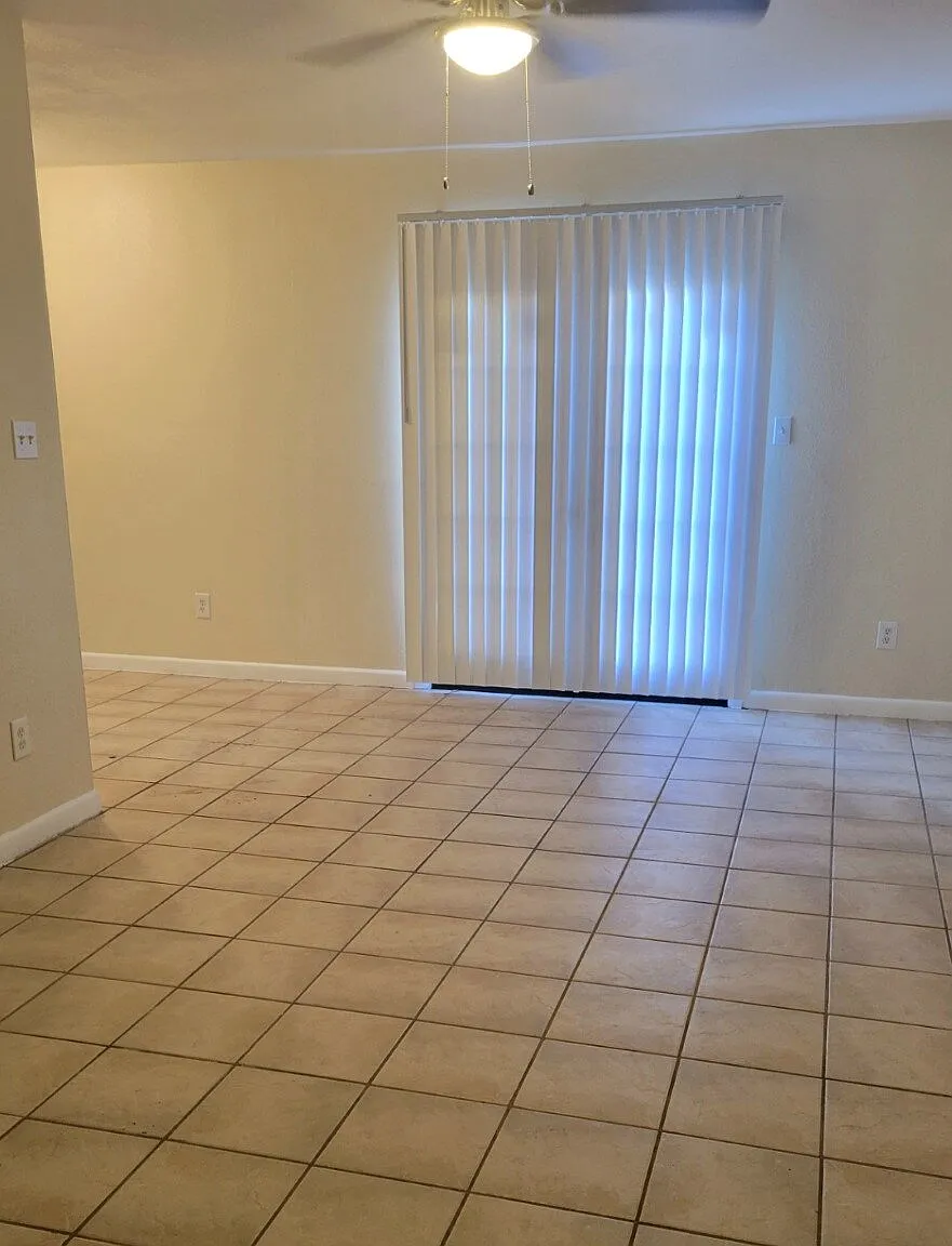 2 bed, 1.5 bath, 975 sqft, $700 — Photo 2