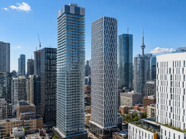 100 Dalhousie St #907, Toronto, ON M5B 2A6