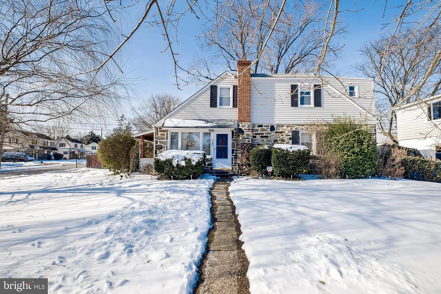 719 Surrey Rd photo 1
