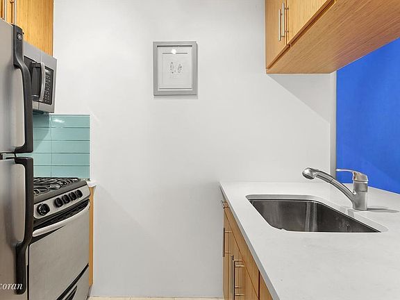 3rd image of 350 W 50th St APT 3H