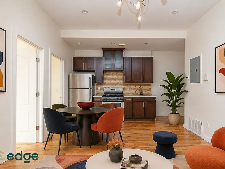 591 Franklin Ave #4 — Photo 2