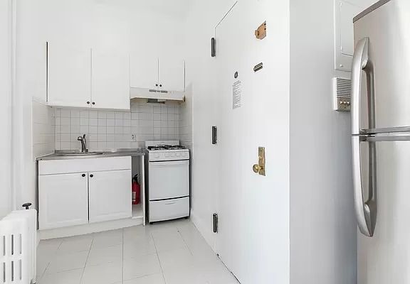 2nd image of 1147 Rogers Ave APT 2F