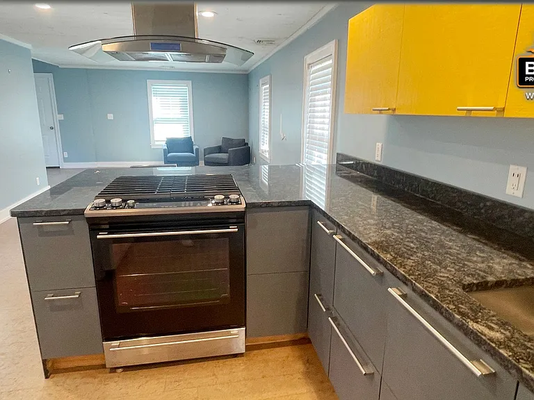 43 Grove St — Photo 3