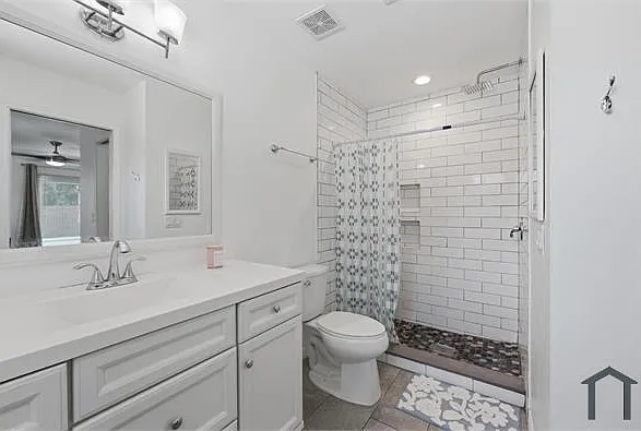 4404 Meadow Creek Cir — Photo 15