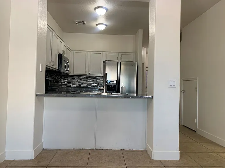 1961 N Hartford St #1185 — Photo 4