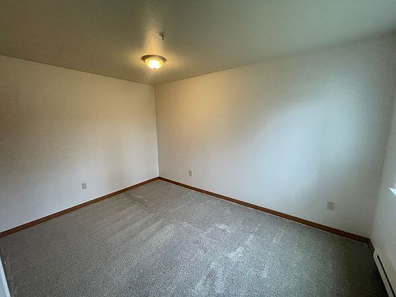 3rd image of 31 & 65 NW Crosby Ave #B102