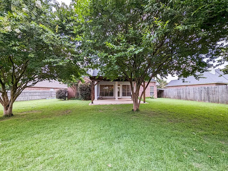 220 Ixworth Ave — Photo 19
