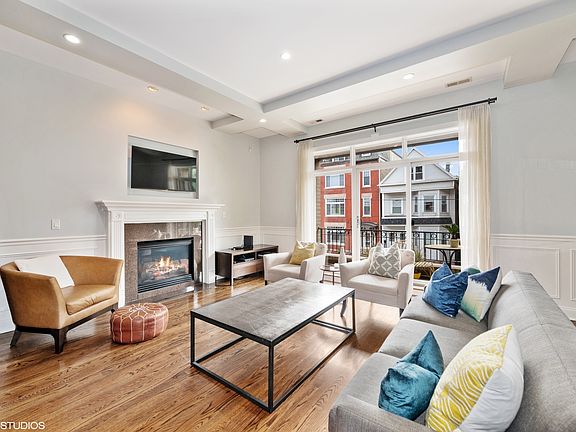 3rd image of 1442 W Belmont Ave APT 2E