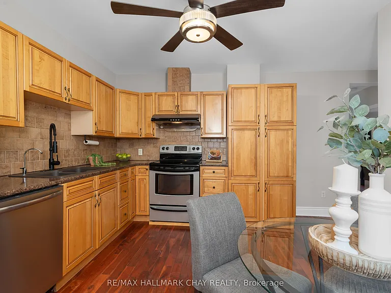 330 Shanty Bay Rd — Photo 16
